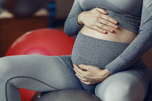 MUJER EMBARAZADA EN LA CLINICA FISIOTERAPIA FLOR TRUJILLO (2)